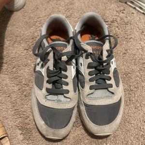 Saucony grey and white tennis shoe